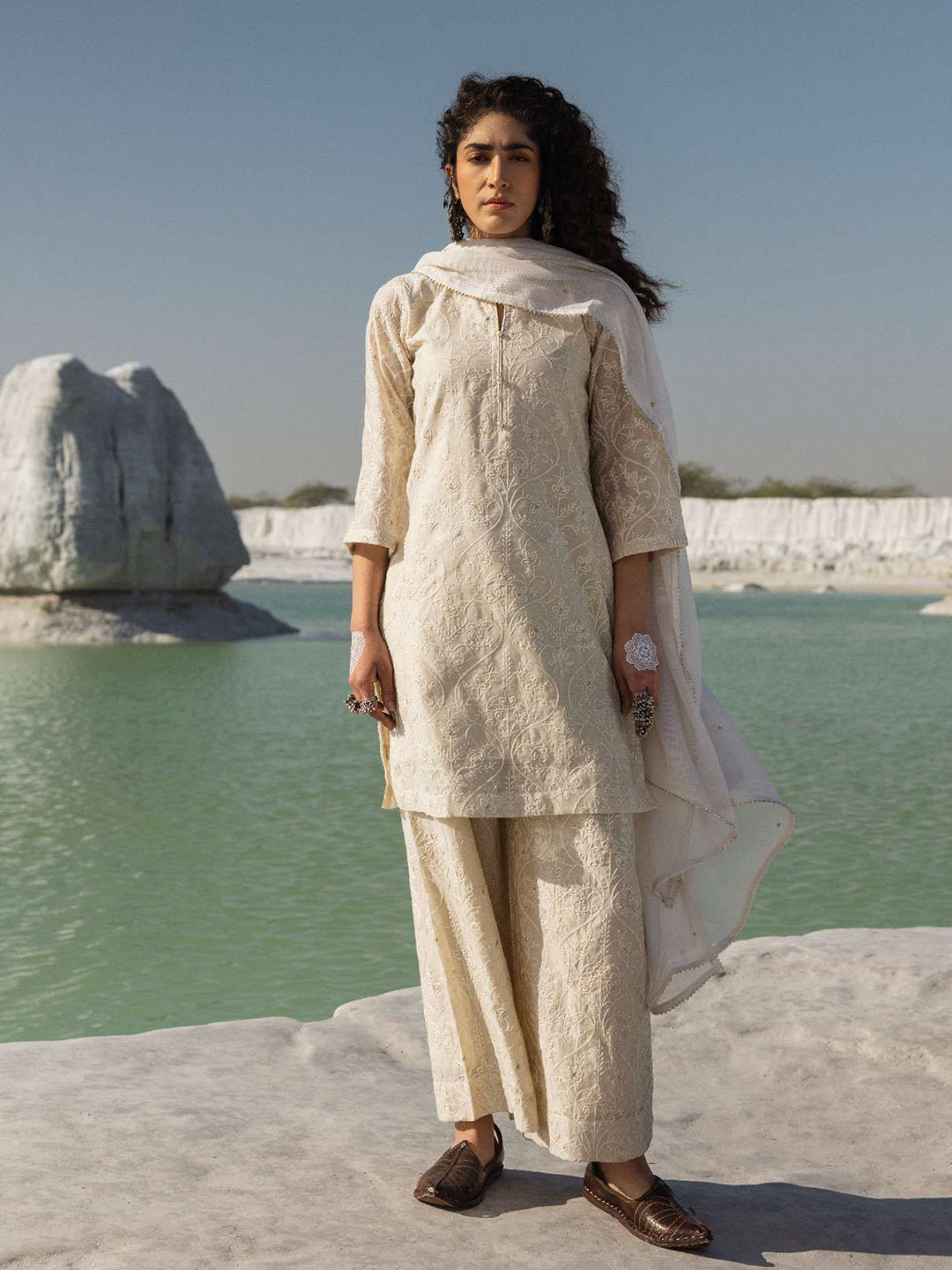 KARAJ JAIPUR Women OFF WHITE JUTE CHANDERI CHIKANKARI KURTA SET