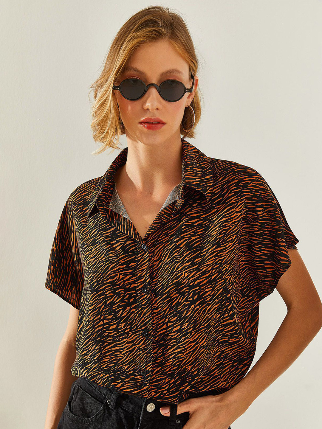 BIANCO LUCCI Women Relaxed Fit Abstract Printed Spread Collar Casual Shirt