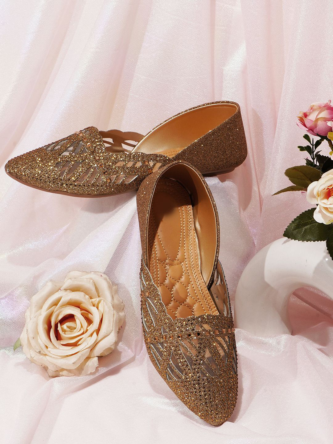 Froh Feet Women Ethnic Embellished Mojaris