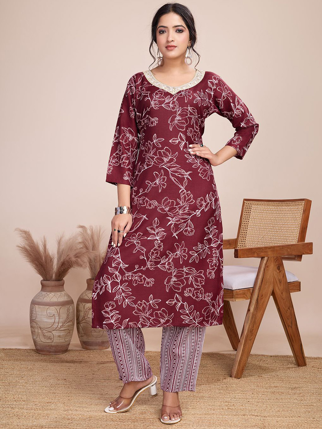 Women Basket Floral Printed V Neck Kurta With Trousers