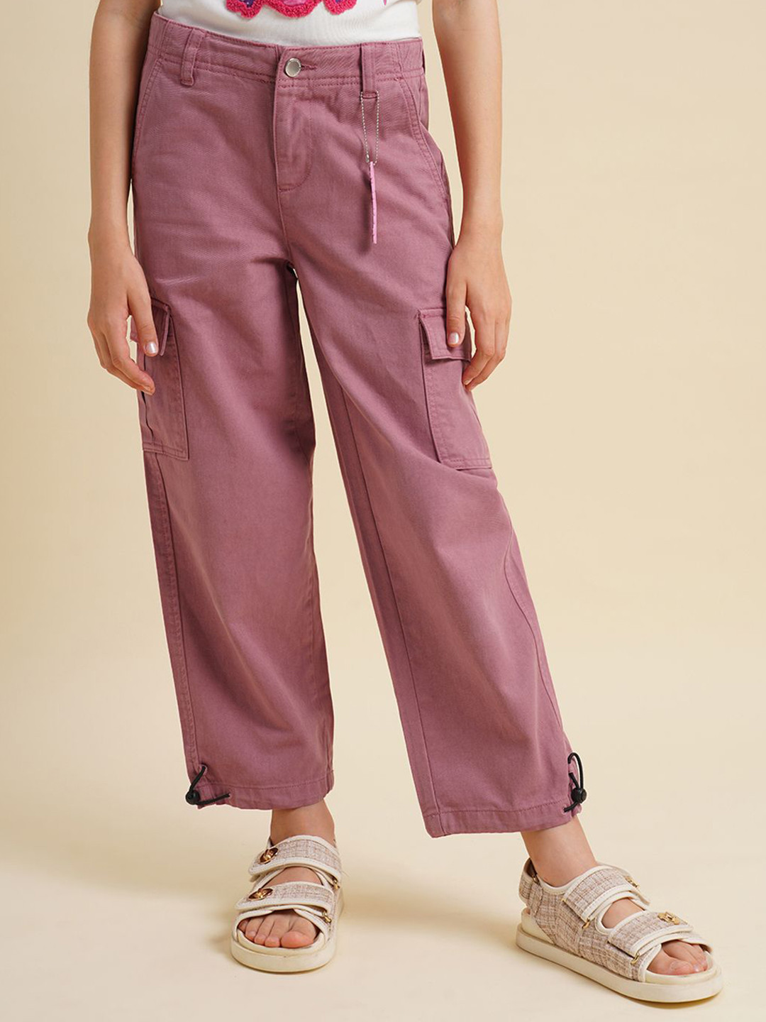 Vero Moda Girls Solid Loose Fit High-Rise Cargos Trousers