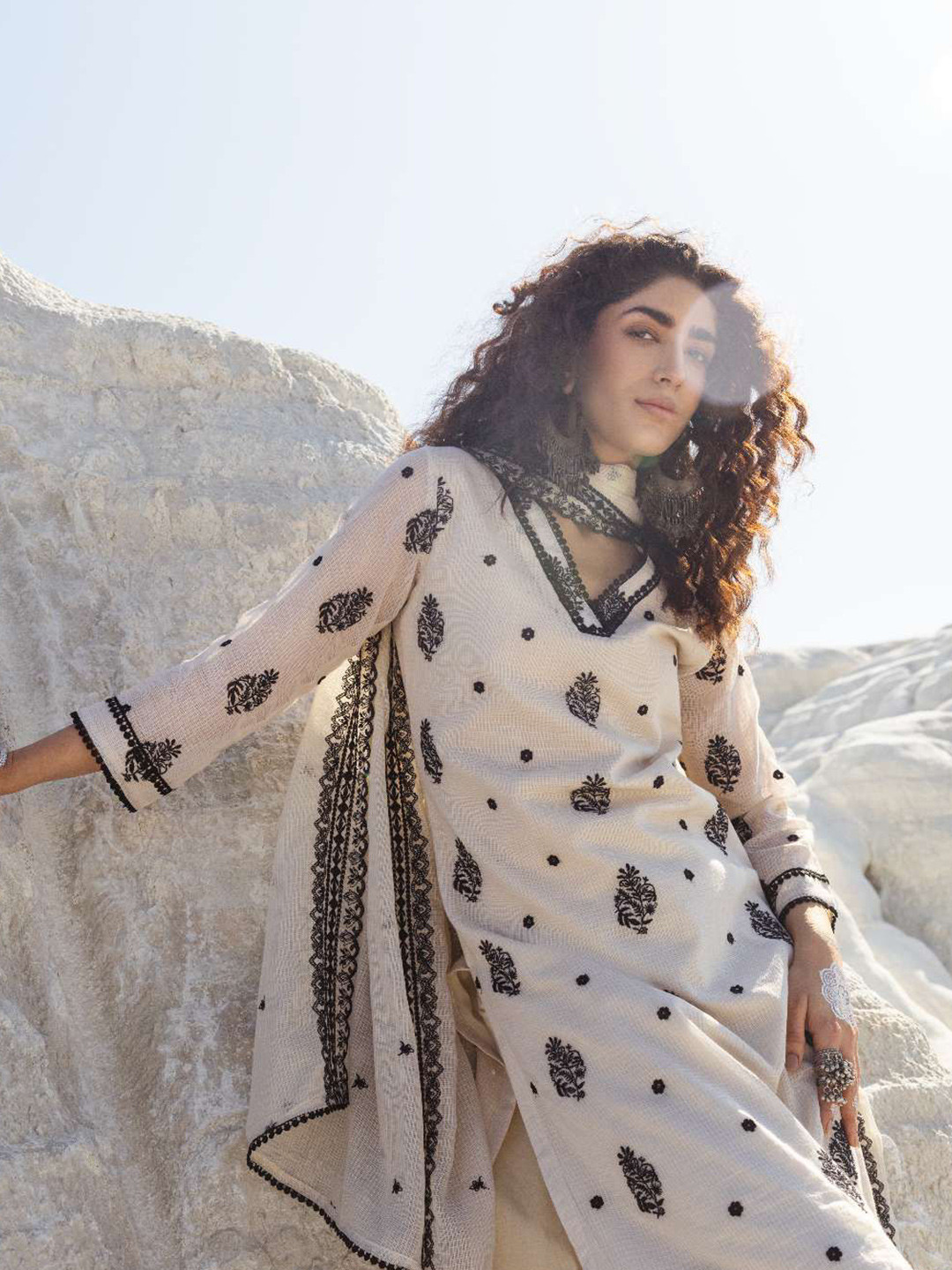 KARAJ JAIPUR Floral Embroidered Thread Work Kota Doria Kurta With Trousers & Dupatta