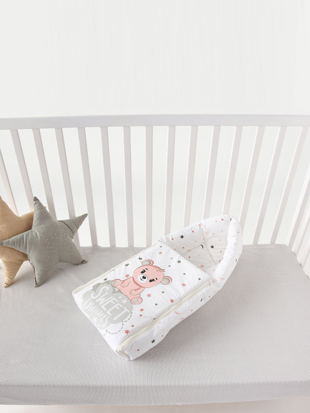 Juniors by Babyshop Printed Hooded Nest Bag