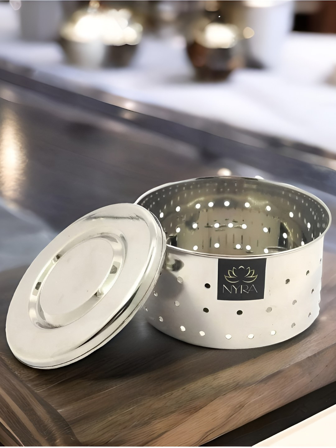 Nyra Kitchenware Steel Stainless Steel Round Large Colander Strainer With Top Press Lid