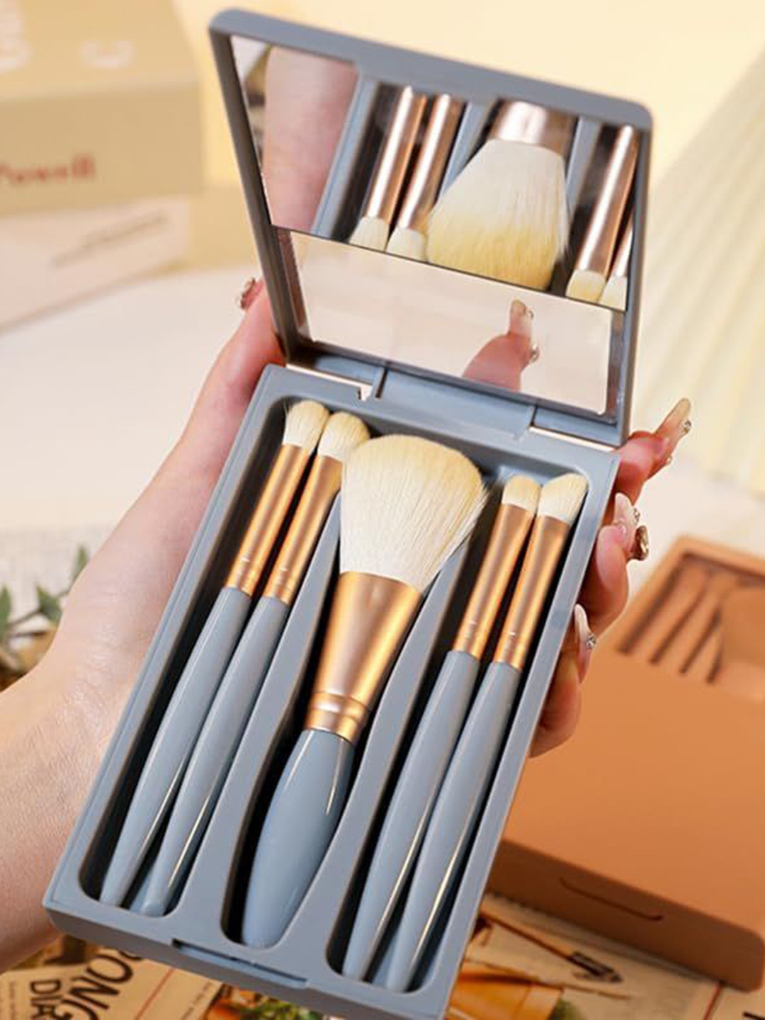 KAZARMAA Set Of 5 Makeup Brushes With Mirror - Grey