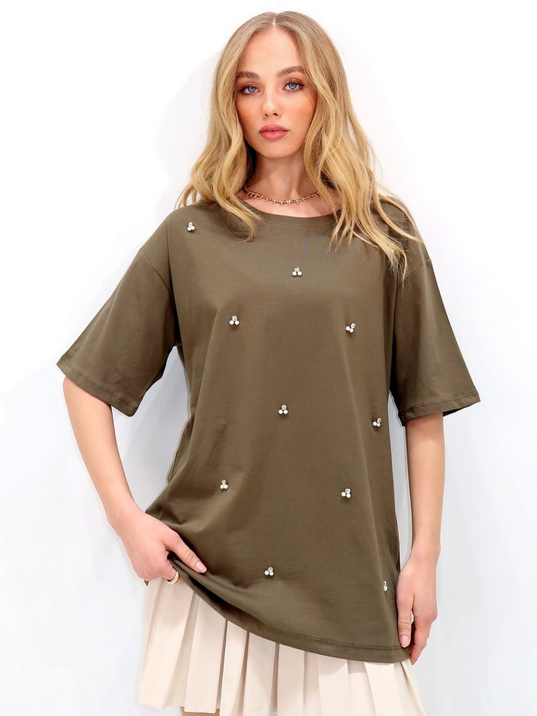 Trend Alacati stili Women Solid Embellished T-shirt