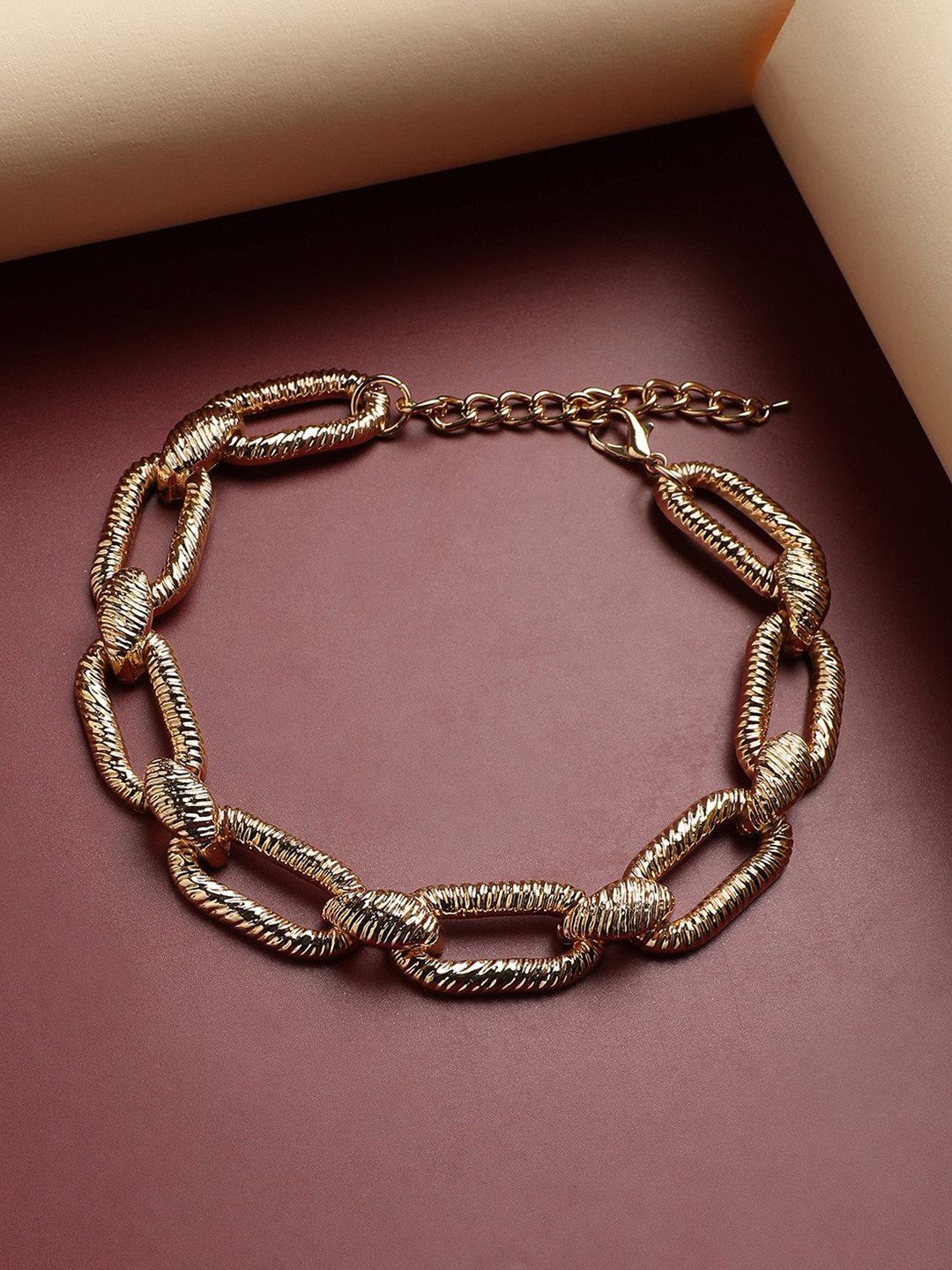 DressBerry Gold-Plated Dented Chainlink Necklace