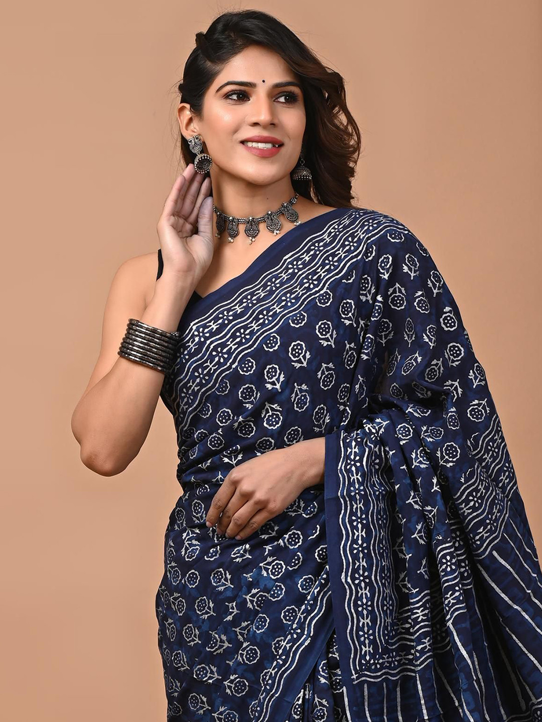 Taavi Elegant Block Printed Bagru Saree With Blouse Piece