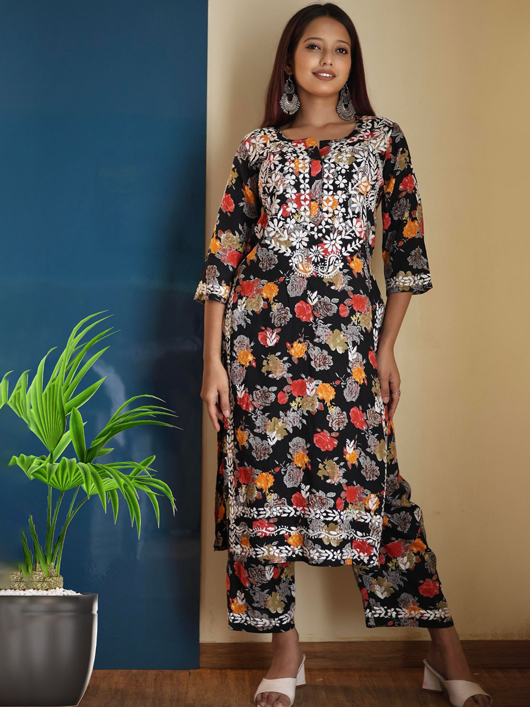 myplusfashion Women Floral Embroidered Regular Chikankari Kurta with Palazzos