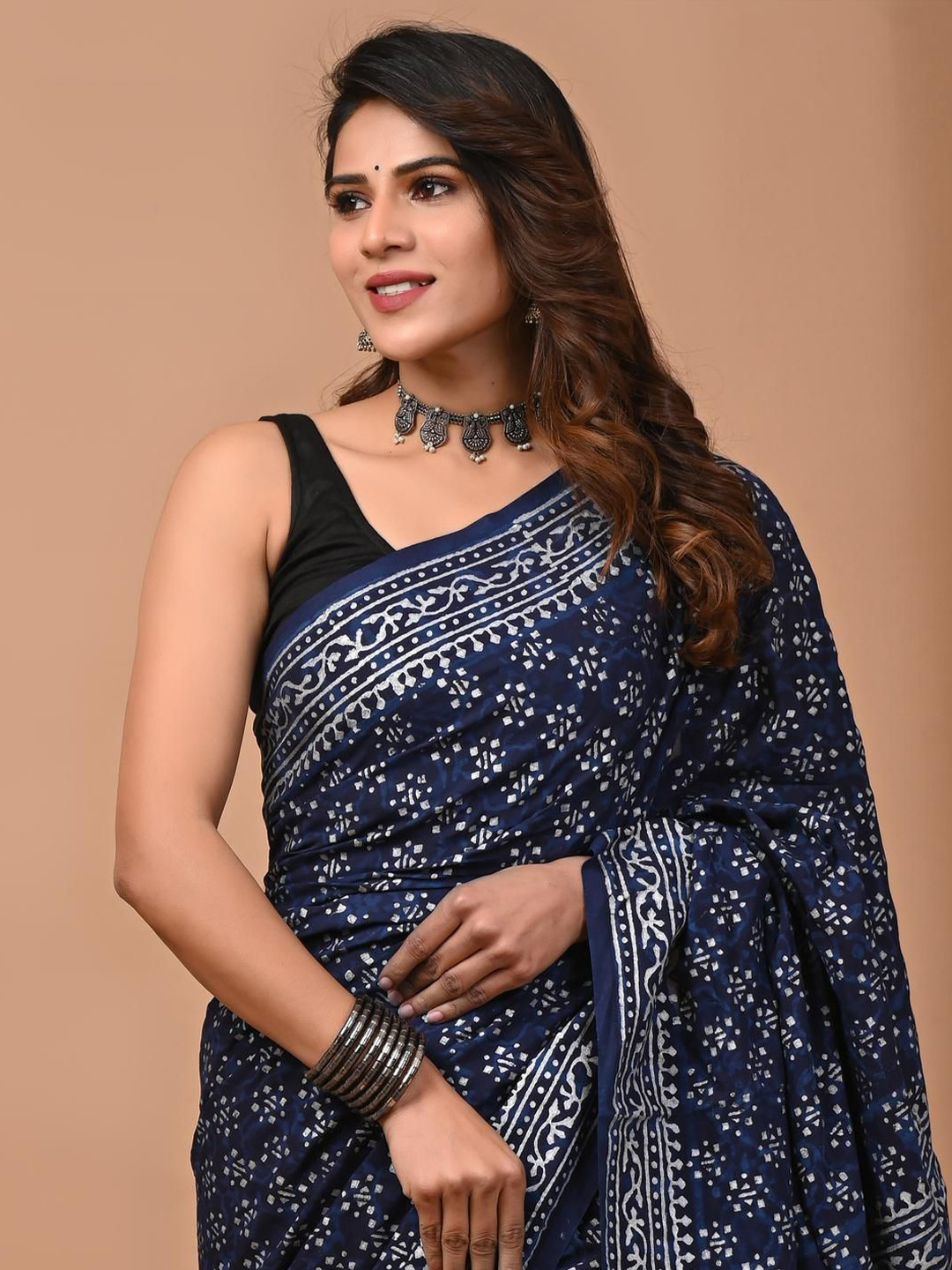 Taavi Elegant Block Printed Bagru Technique Saree With Blouse Piece