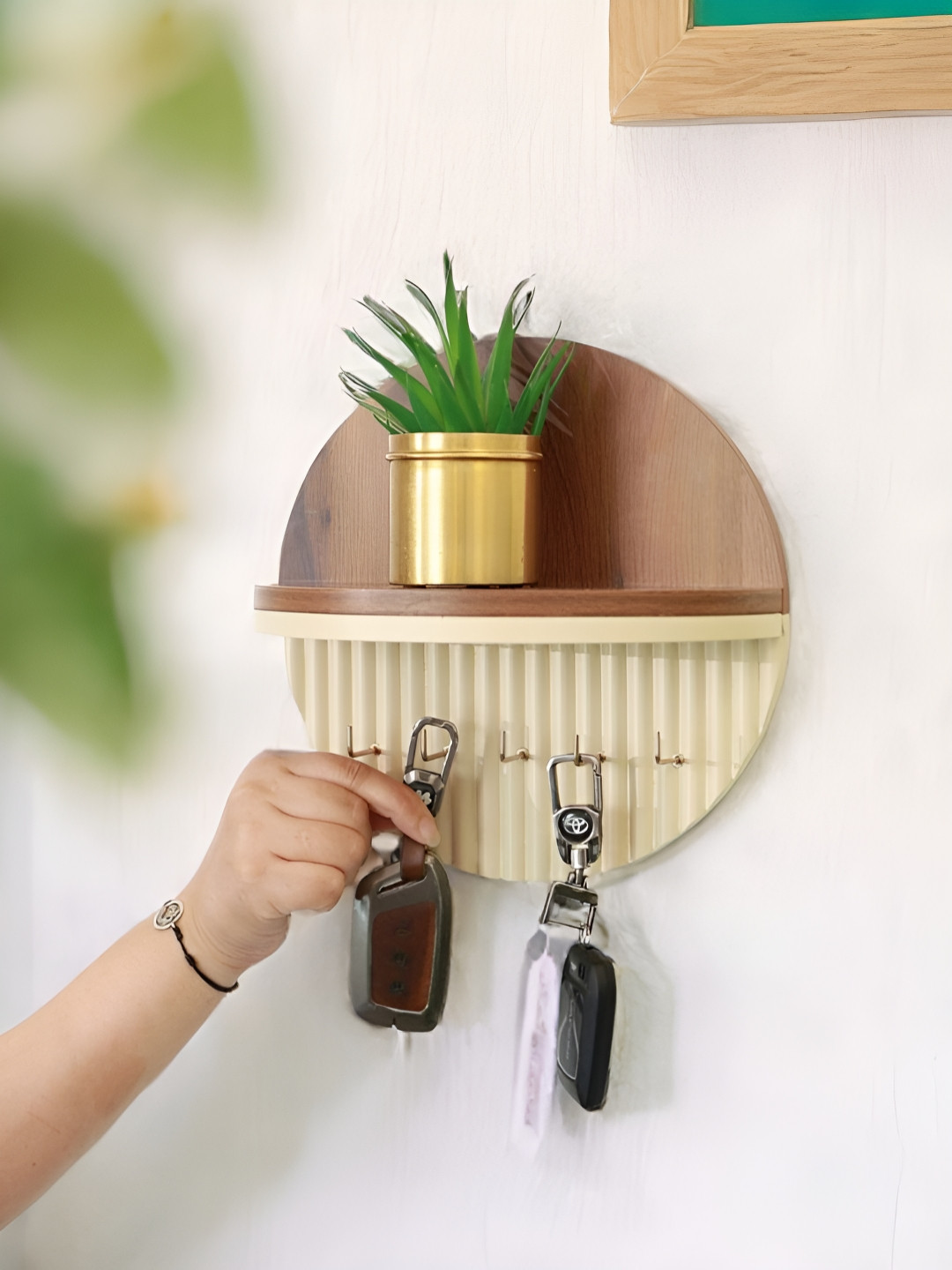 Cinch Home White & Brown Wooden Key Holder With Shelf