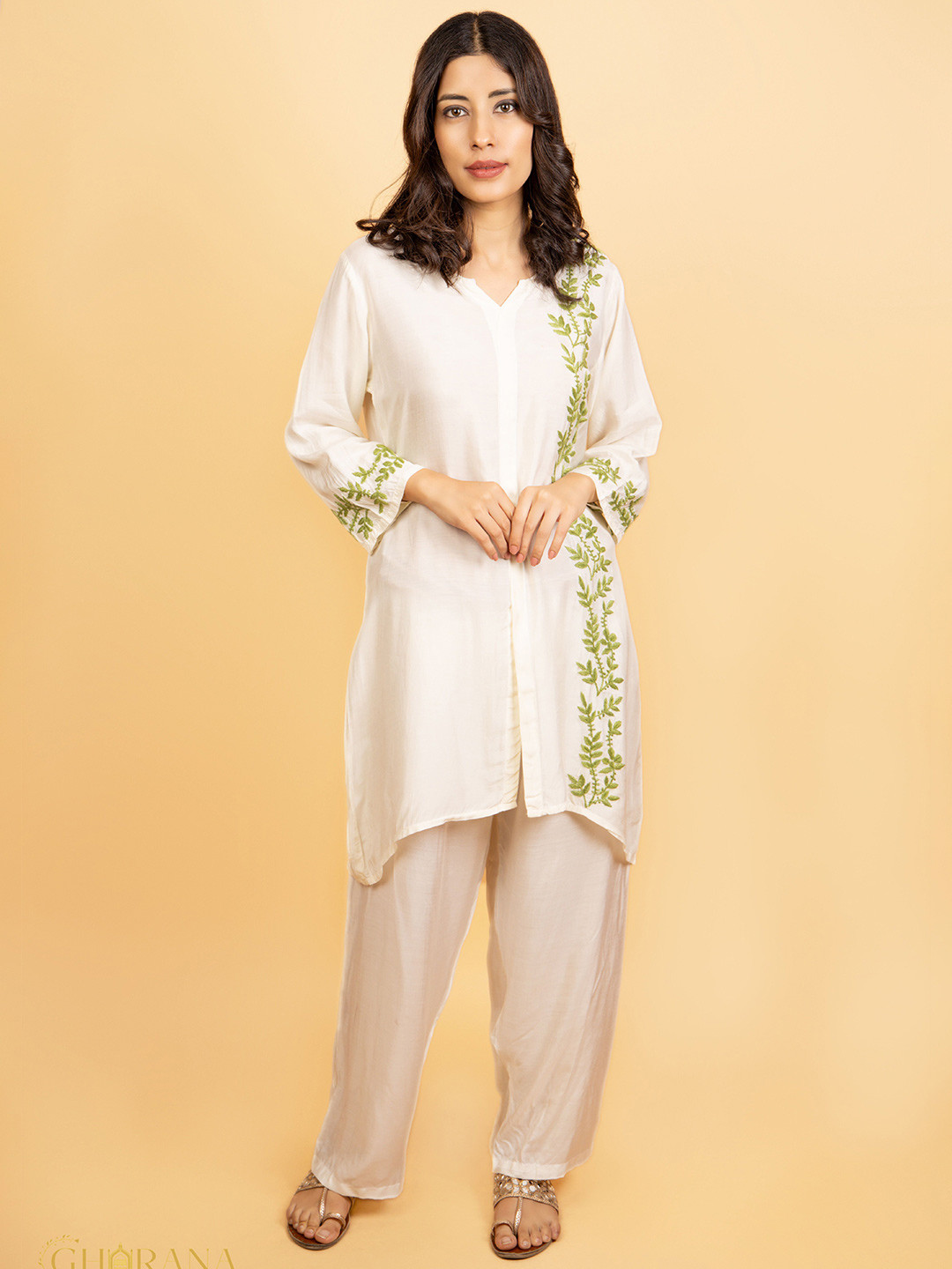 GHARANA INDIA Pure Muslin Embroidered Chikankari Notch Neck Short Kurta