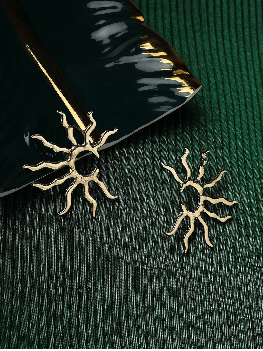 DressBerry Gold-Plated Gleaming Sun Drop Earrings