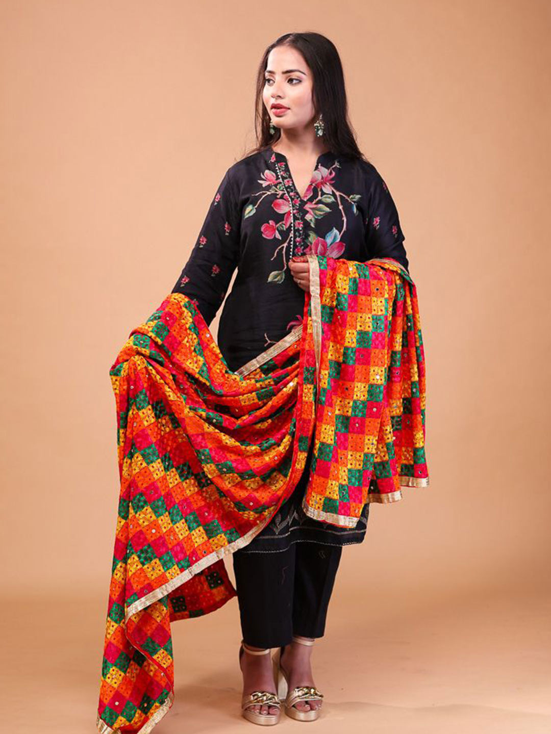 THE SHAWL STUDIO Geometric Embroidered Phulkari Dupatta