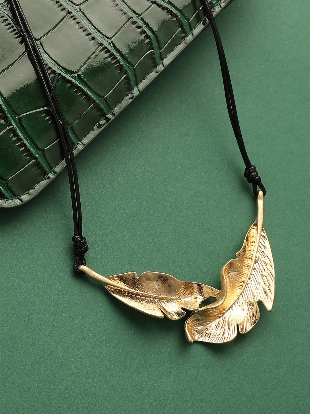DressBerry Gold-Plated Foliage Mirage Thread Necklace
