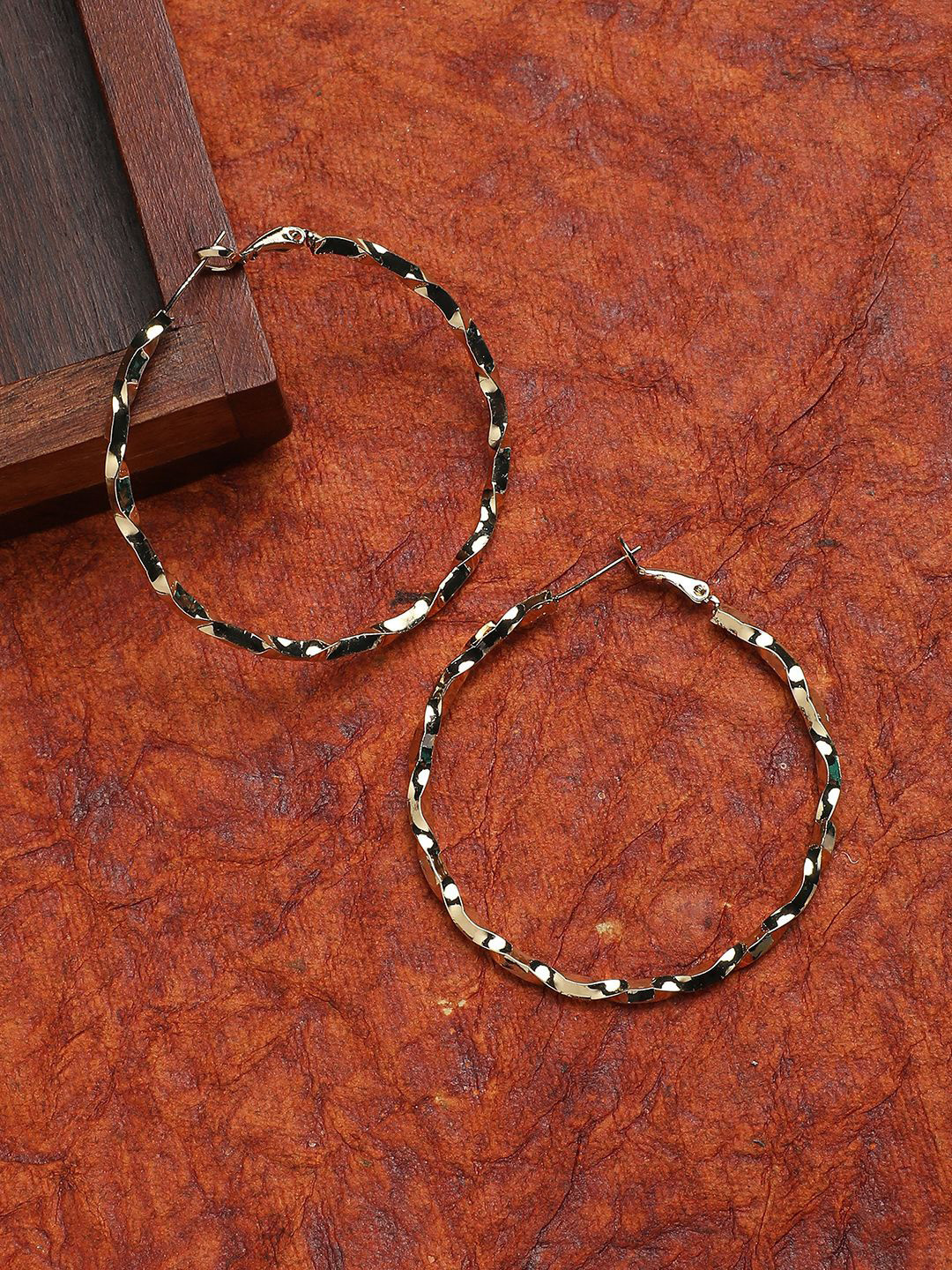 DressBerry Gold-Plated Circular Minimal Dented Hoop Earrrings