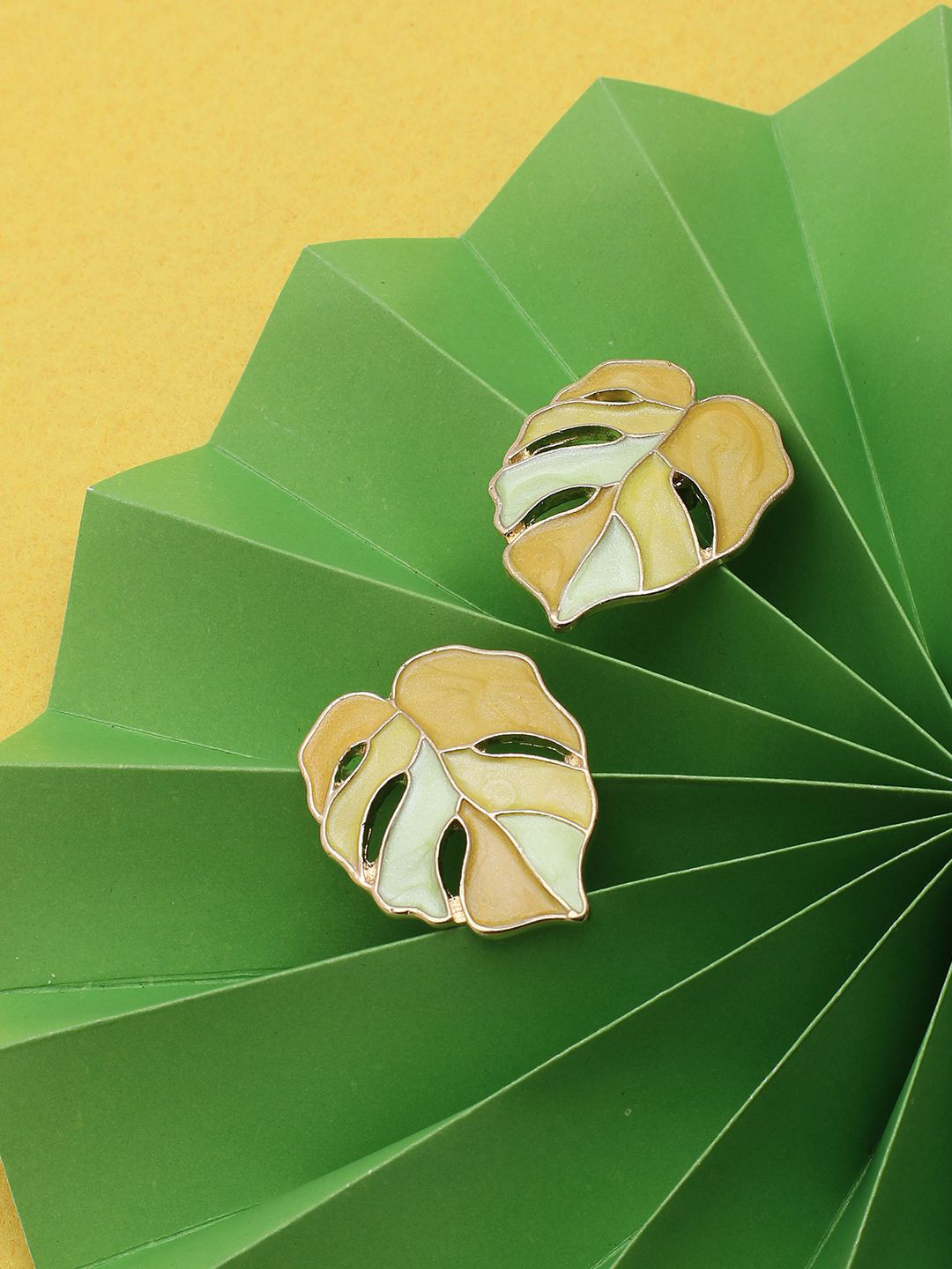 DressBerry Gold-Plated Designer Leaf Studs