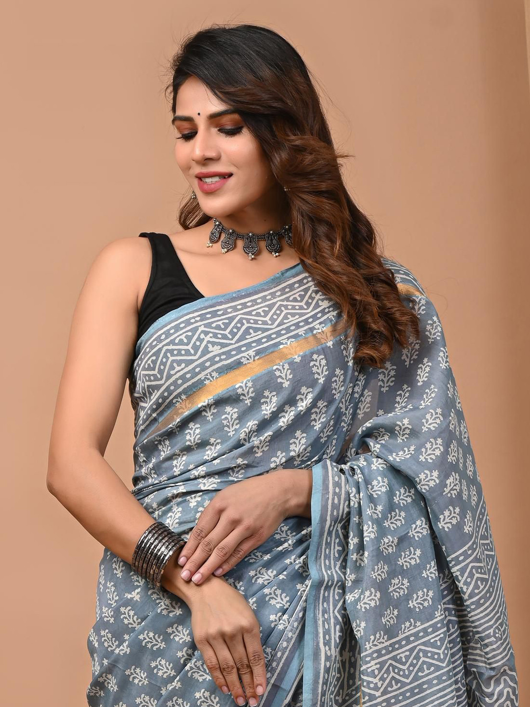 Taavi Block Printed Bagru Saree With Saree Blouse Piece