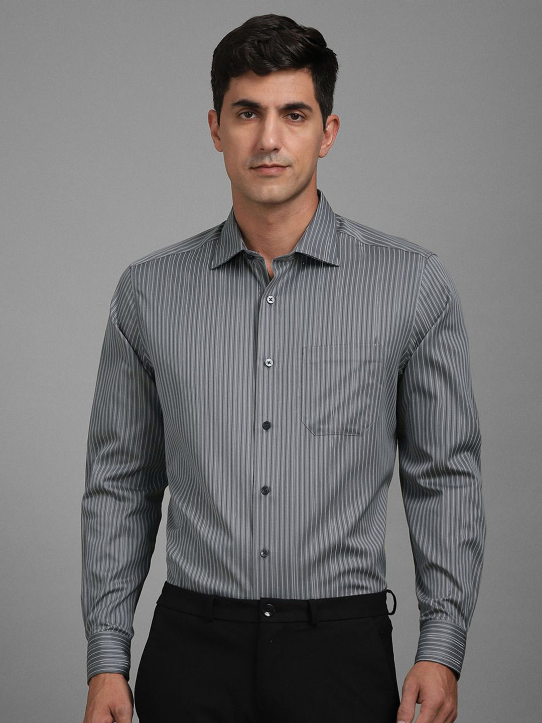 Louis Philippe Vertical Stripes Spread Collar Slim Fit Cotton Shirt