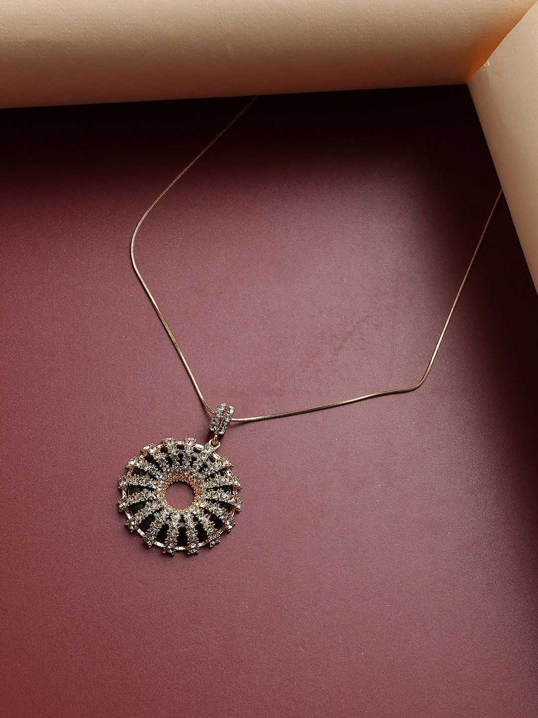 DressBerry Gold-Plated Flower Crystals Studded Chain