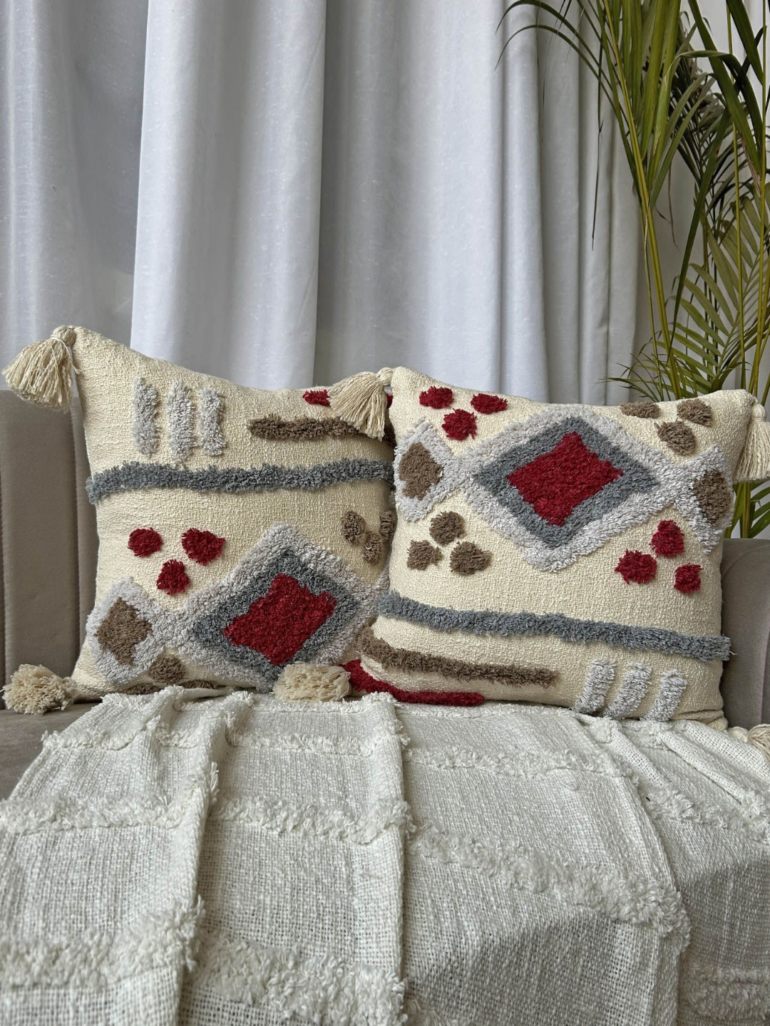 EXPORT HOUSE Cream-Coloured & Red 2 Pieces Cotton Geometric Square Cushion Covers