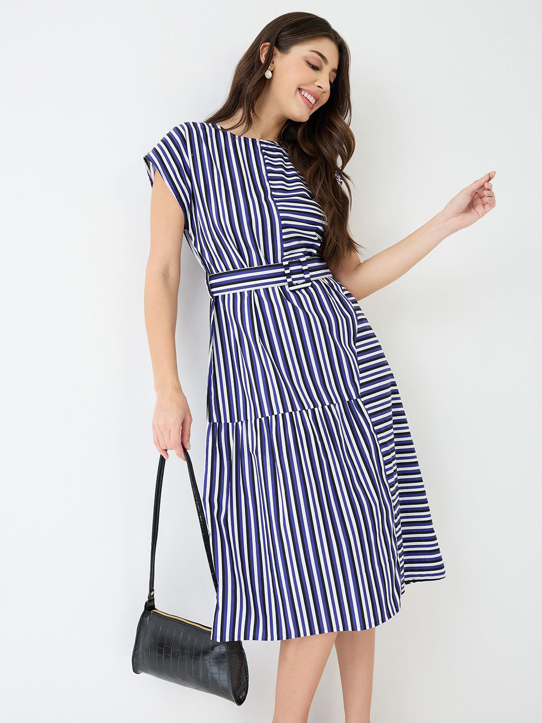 Globus Round Neck Extended Sleeves Striped Gathered A-Line Midi Dress With Belt
