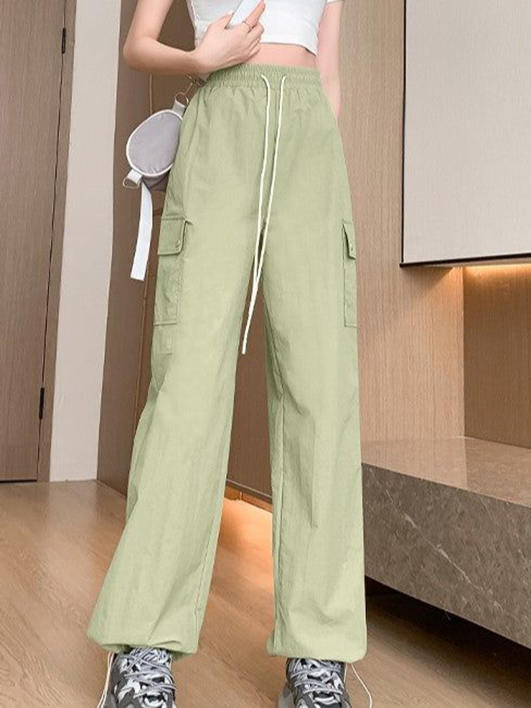 Outzidr Women Pin Tucked Cargo Sweatpants