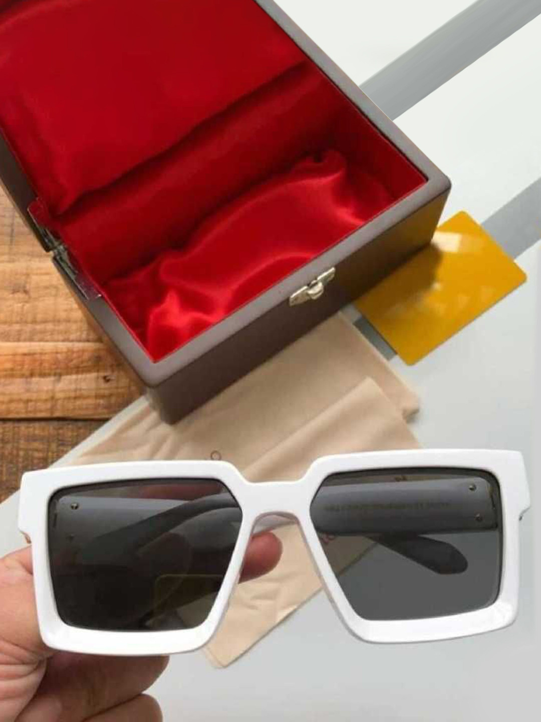 PIRASO Unisex Oversized Sunglasses with UV Protected Lens LV WHITE