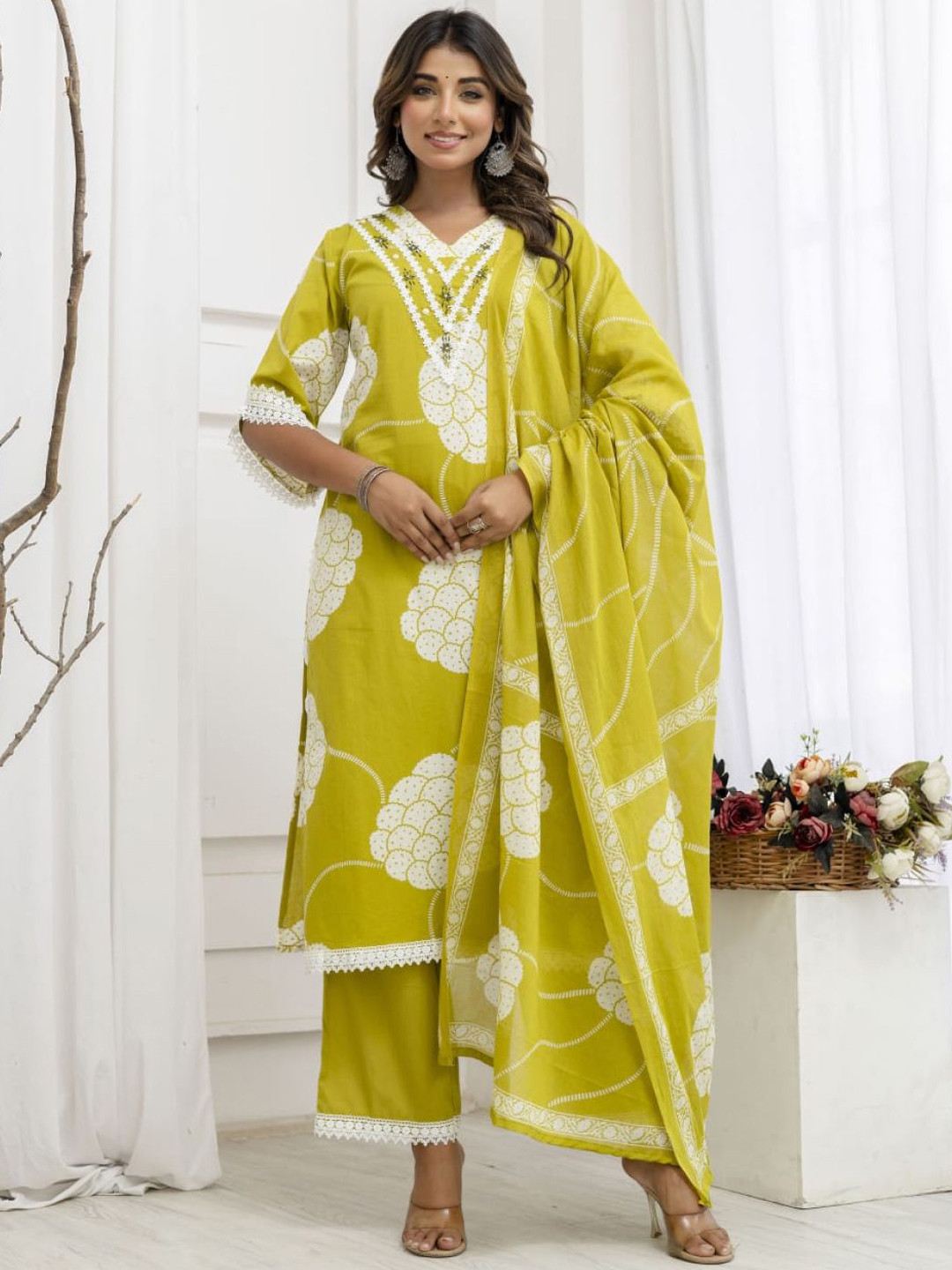 Sindh Fashion Women Floral Printed Regular Kurta with Trousers & With Dupatta