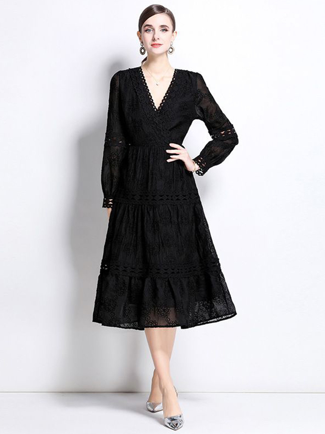 bebe Black Floral Print Lace Trim V-Neck Long Sleeve Tiered Midi Dress