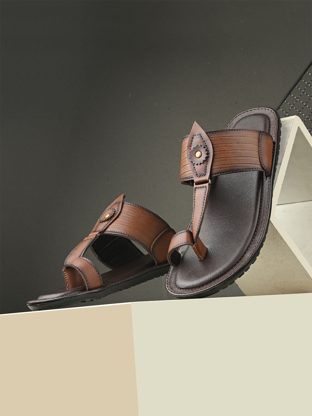 UNDERROUTE Men Comfort Sandals