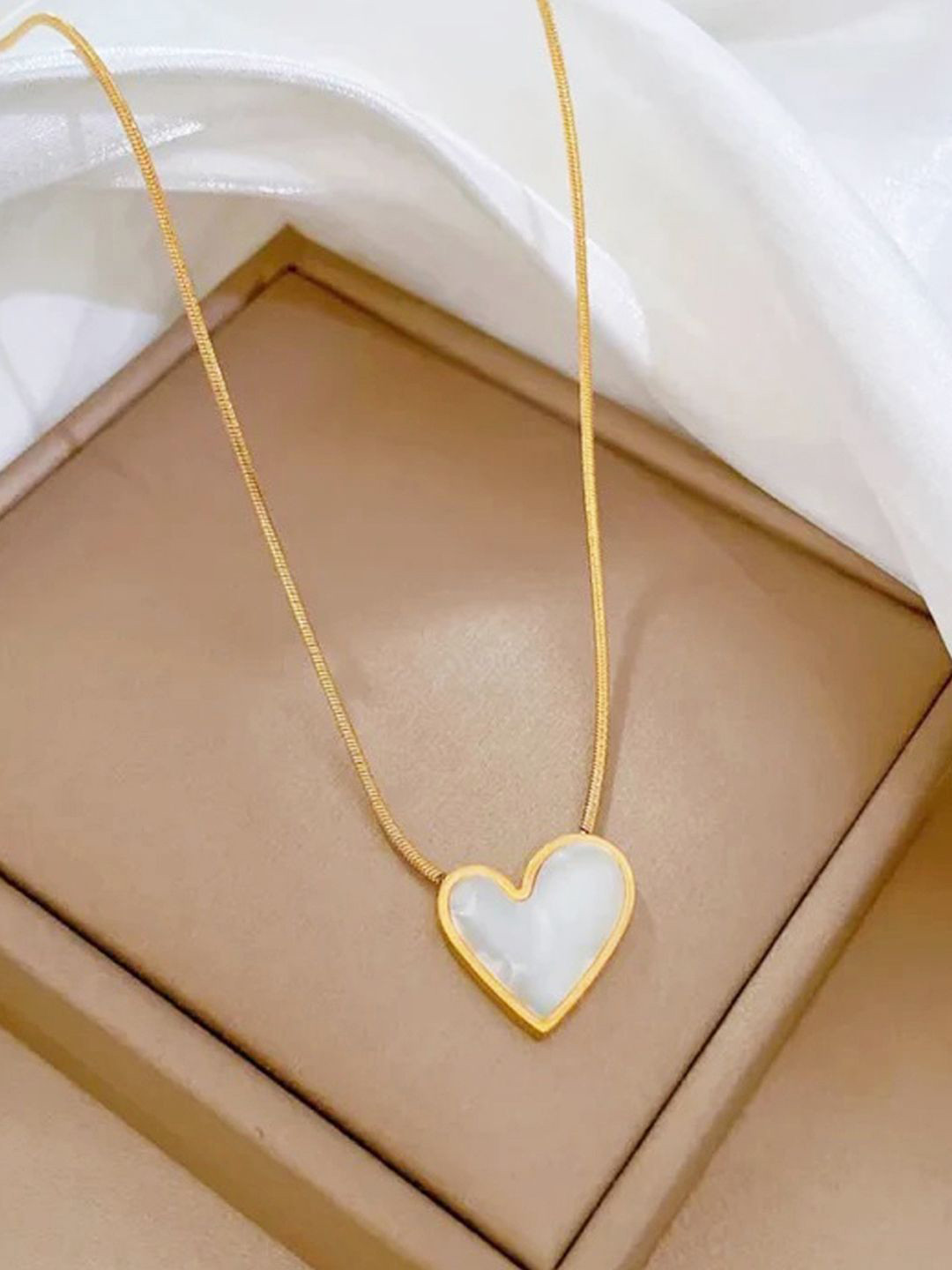 Jewels Galaxy Heart Shape Minimal Chain