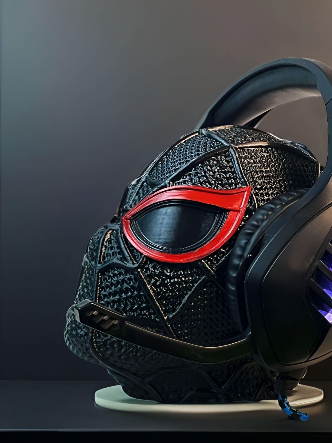 Archadia Spider Head Black Polyresin Glossy Living Room Small Showpiece - 7.1 Inches