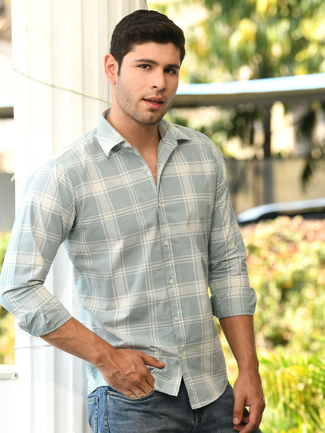 The Roadster Lifestyle Co Checked 100% Cotton Spread Collar Shirt