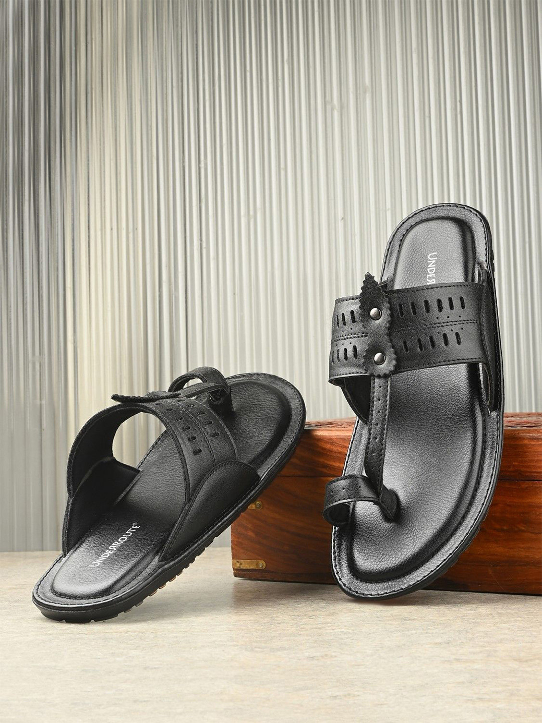 UNDERROUTE Men Comfort Sandals