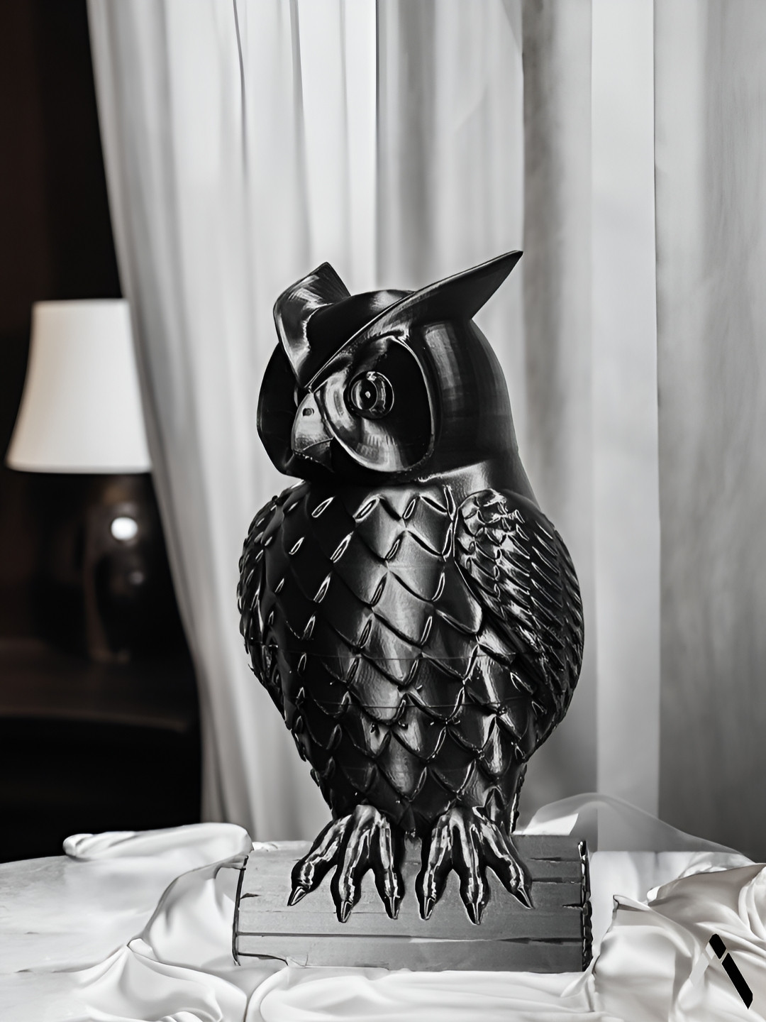 Archadia Black Polyresin Glossy Living Room Medium Showpiece - 5.9 Inches