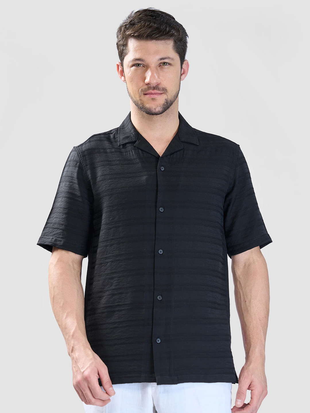 XKIND Men Relaxed Fit Horizontal Stripes Cuban Collar Shirt