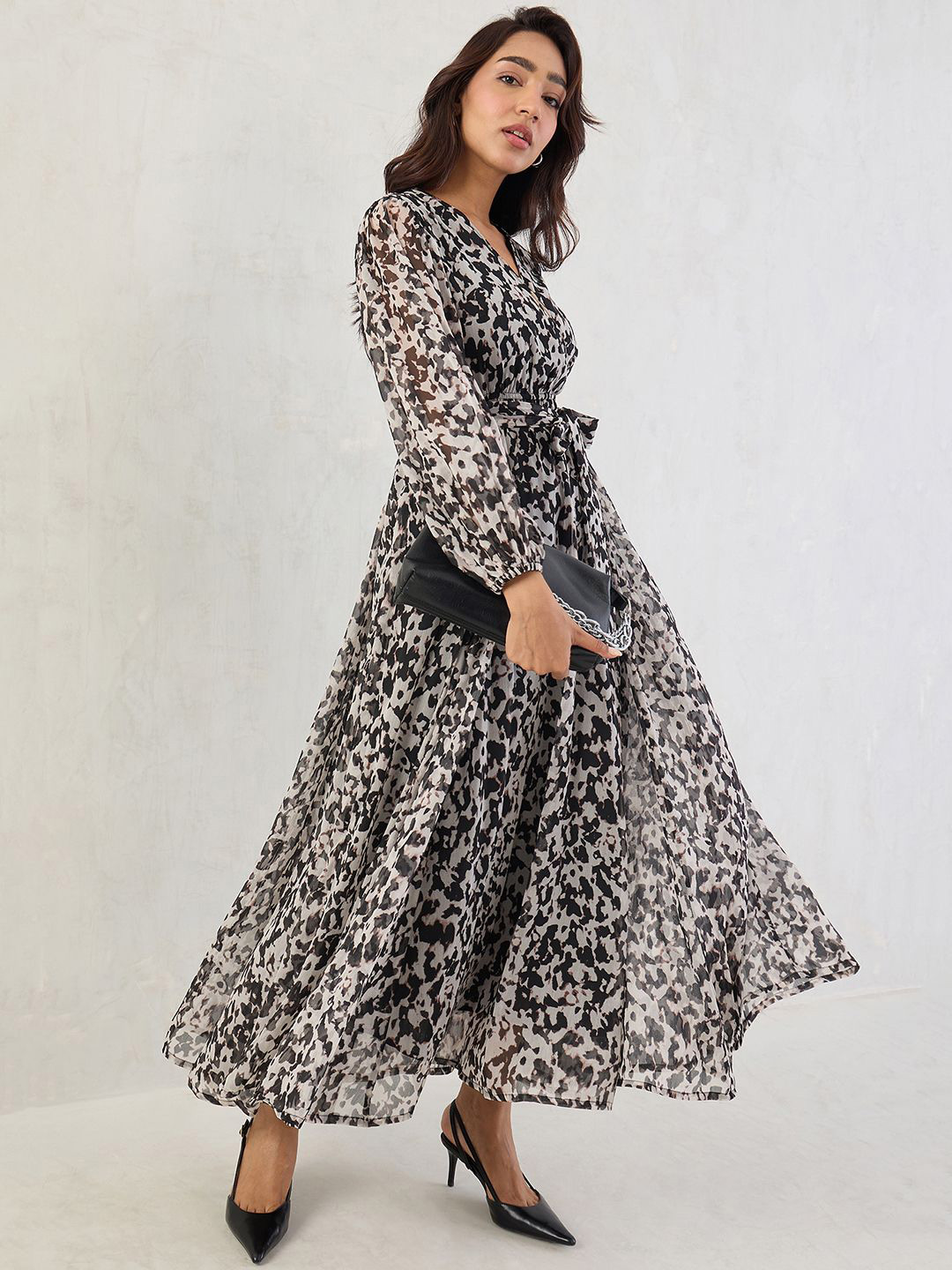 FEMMELLA Women Animal Print Chiffon Maxi Dress