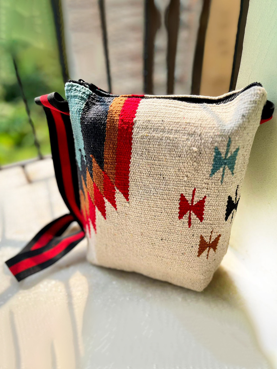 CRAFTINENCE Women Textured Sling Bag with Quilted