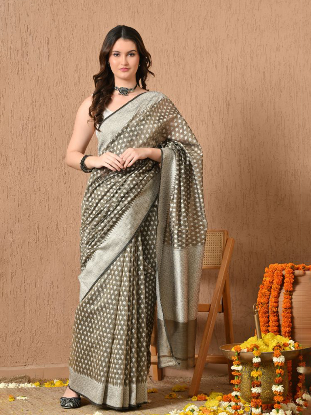 THE WEAVERS SHOP BY RAAVI Woven Design Zari Pure Cotton Saree
