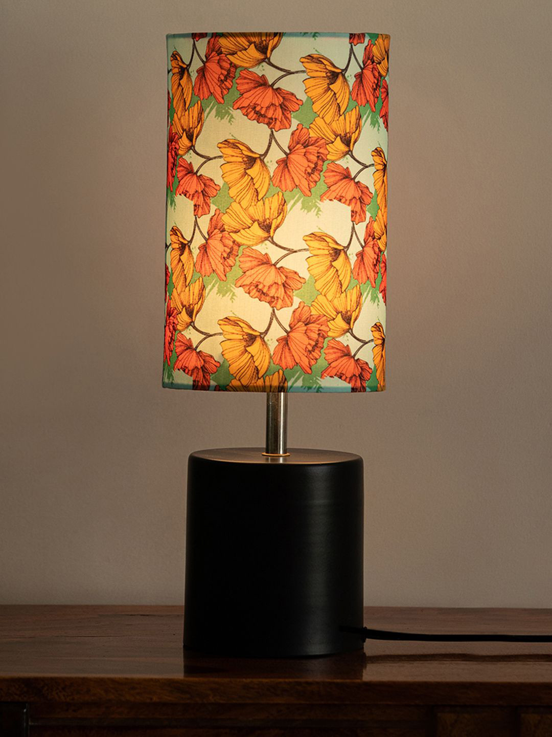 ExclusiveLane Black Printed Metal Contemporary Cylindrical Shaped Table Lamp
