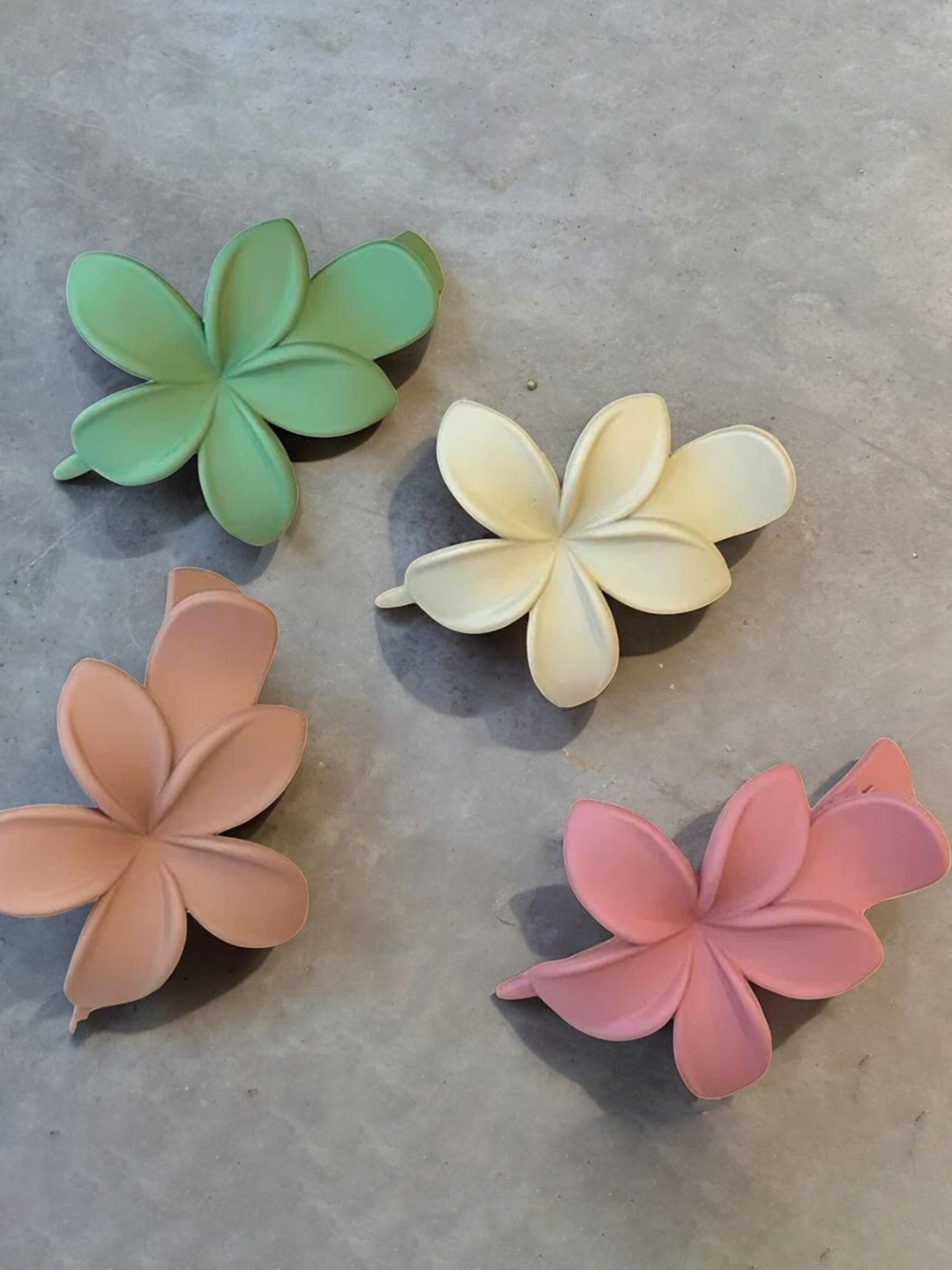 Blubby Unisex Set Of 4 Floral Shaped Claw Clip