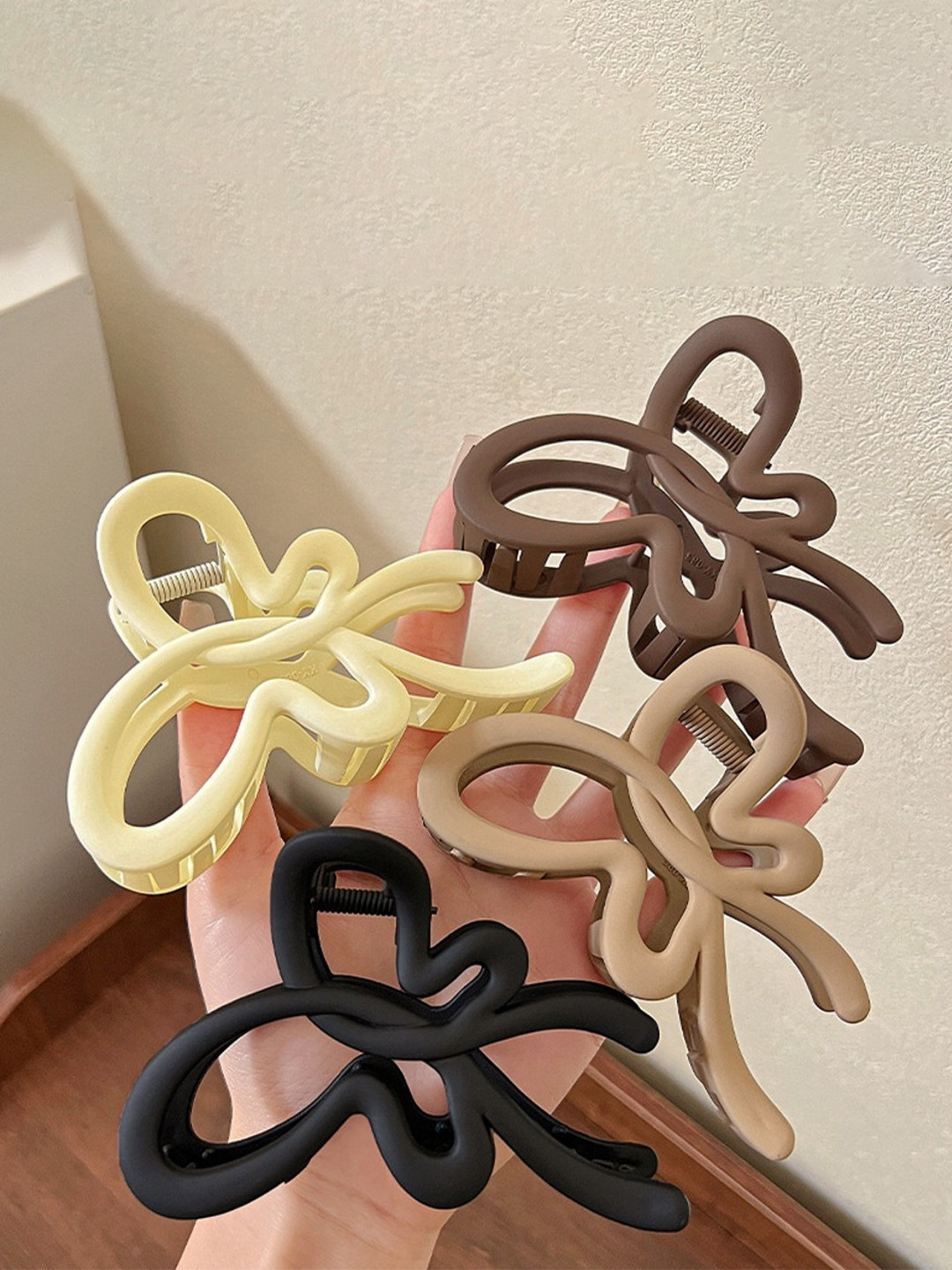 Blubby Set Of 4 Butterfly Hair Clutcher Claw Clip