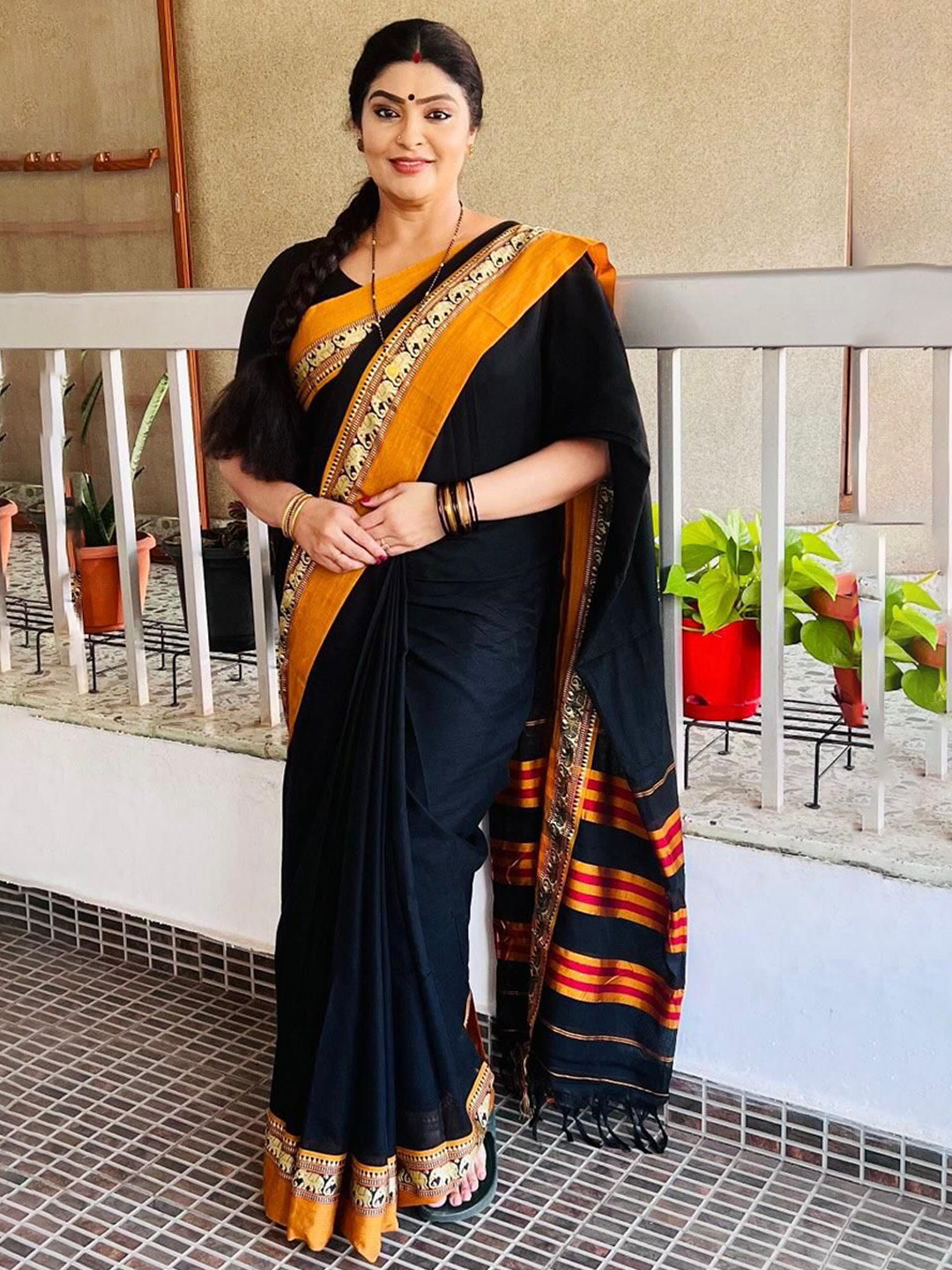 DEVIKA TEXTILES Woven Design Narayan Peth Saree