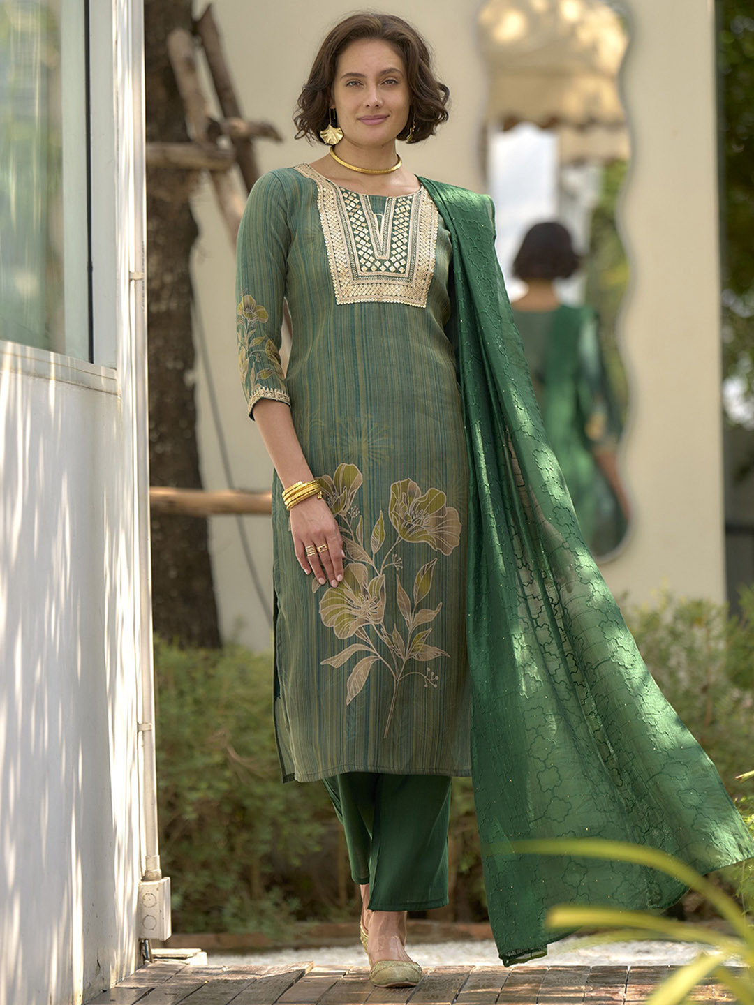 SHREE LAXMINARAYAN EXPORT Printed Tissue Round Neck Straight Kurta With Trousers & Dupatta