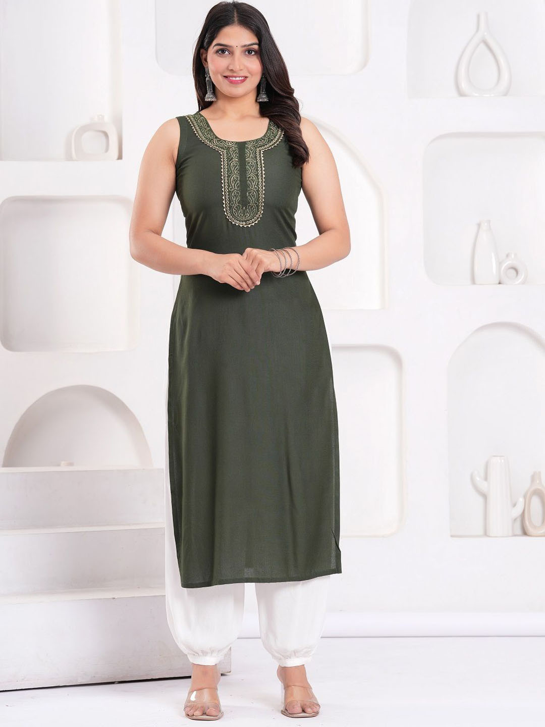 Clothy N Wave Embroidered Round Neck Straight Kurta With Salwar
