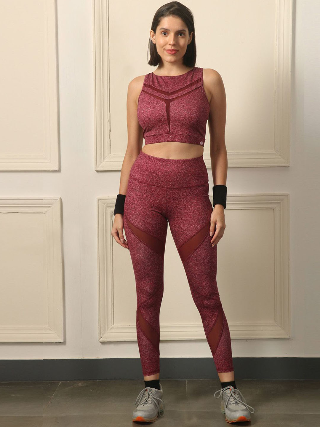 SOIE Women Quick Dry Racer Back Sports Bra & Ankle Length Leggings