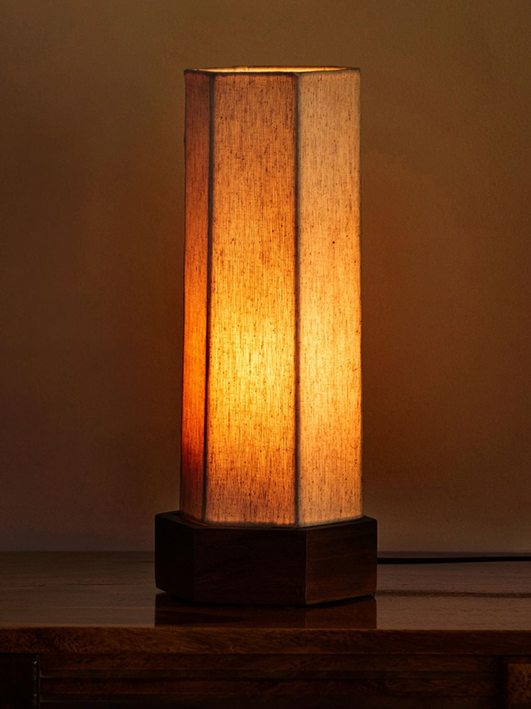 ExclusiveLane Brown Wood Contemporary Abstract Shaped Table Lamp