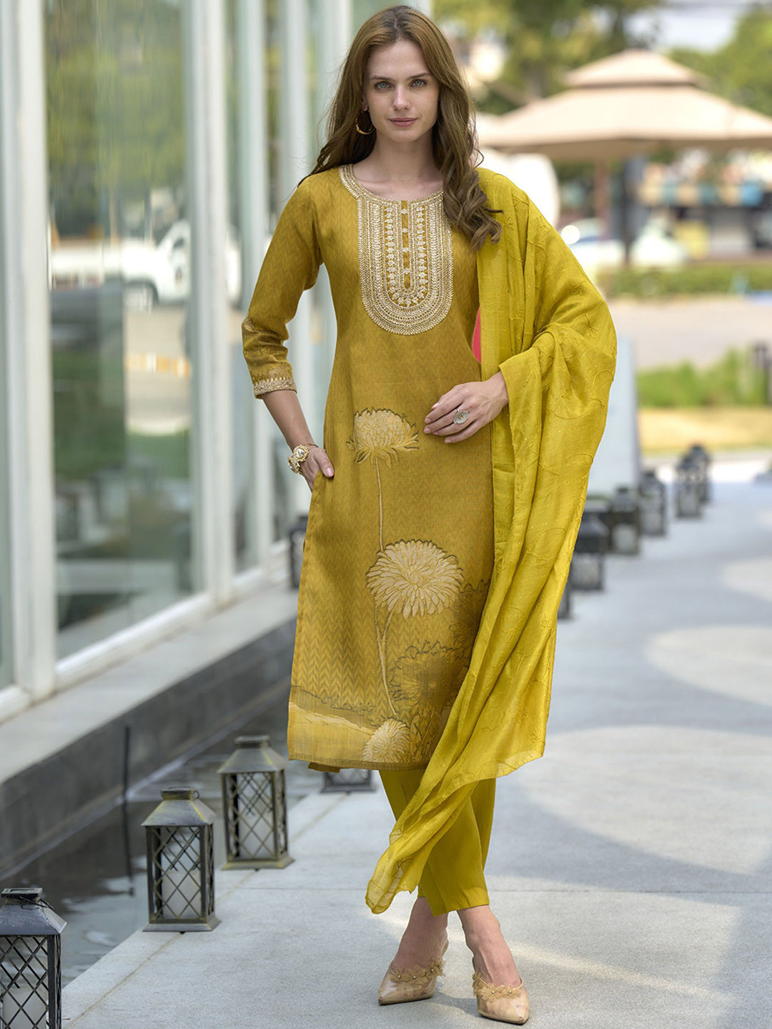 SHREE LAXMINARAYAN EXPORT Printed Tissue Round Neck Straight Kurta With Trousers & Dupatta