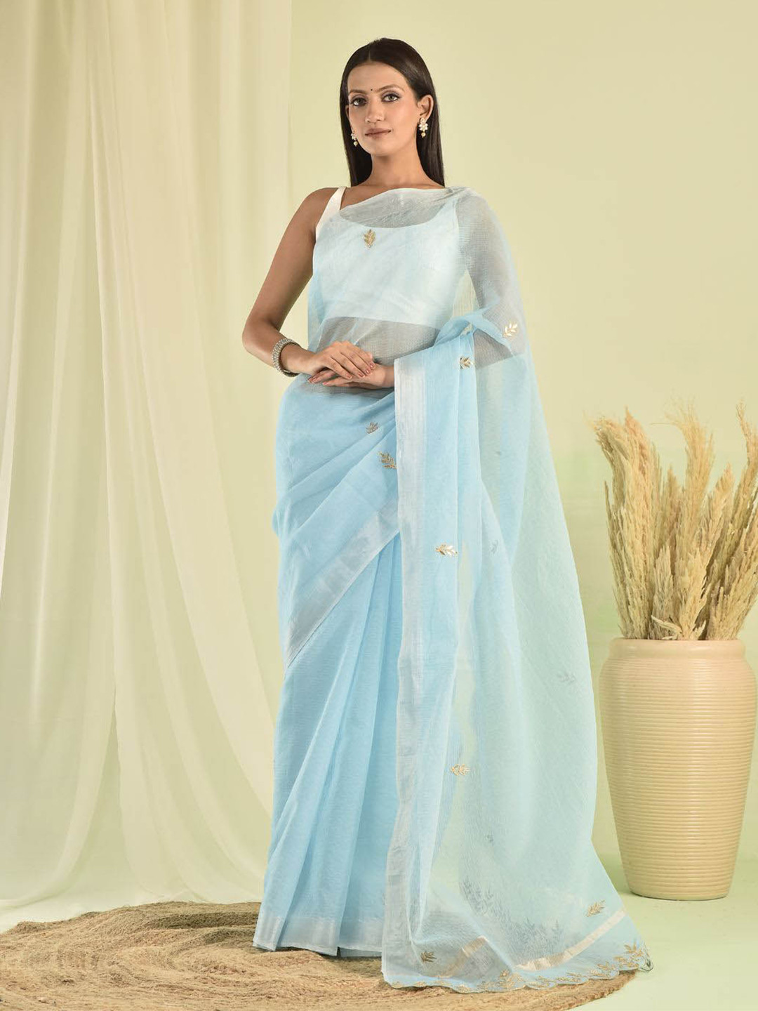 sutra attire Ethnic Motifs Gotta Patti Linen Blend Kota Saree
